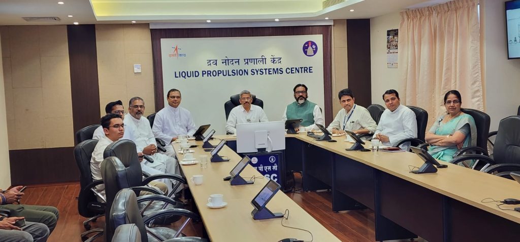 A day with the minds behind ISRO's missions 🔥 Visit to LPSC and IIST, Valiamala by the Management team